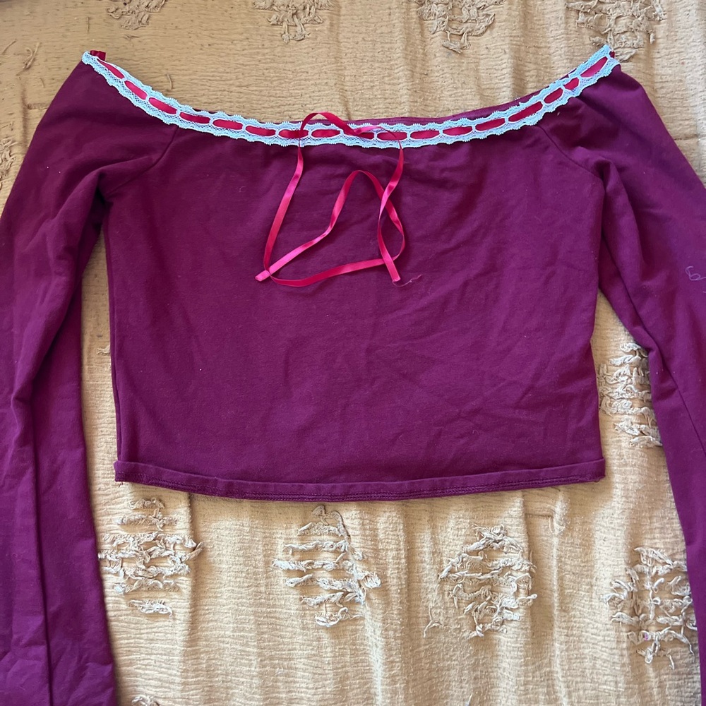 Edikted Women's Off-Shoulder Long Sleeve Top - Red Purple